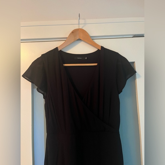 Aritzia Talula Long Flowy Cap-Sleeve Dress - Picture 2 of 14
